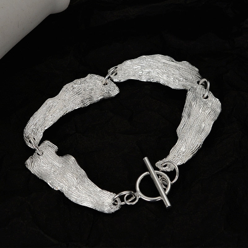 Bracelet à maillons motif feuilles froissées B1039