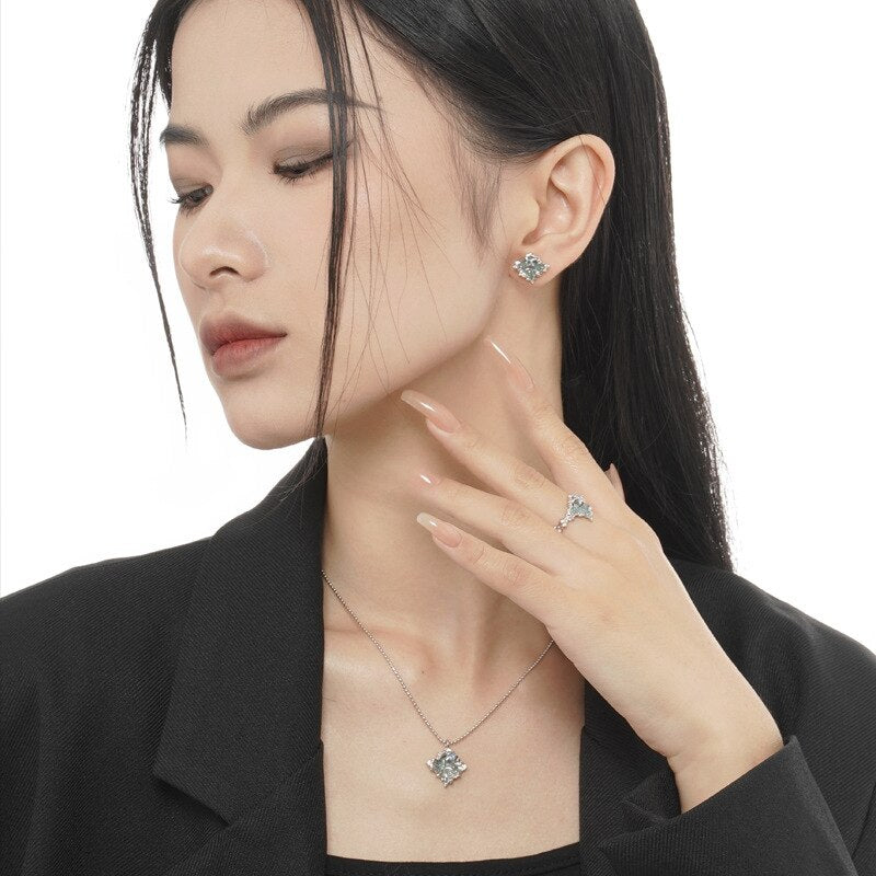 Pendentif emblématique en émail CZ Accent N1053