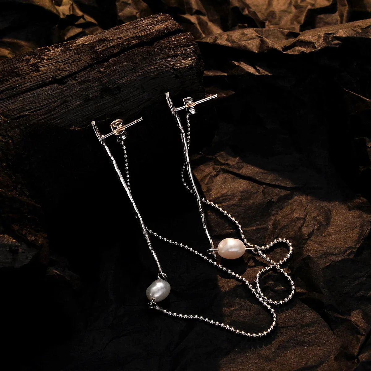 Boucle d'oreille longue chaîne en perles Borque E1179
