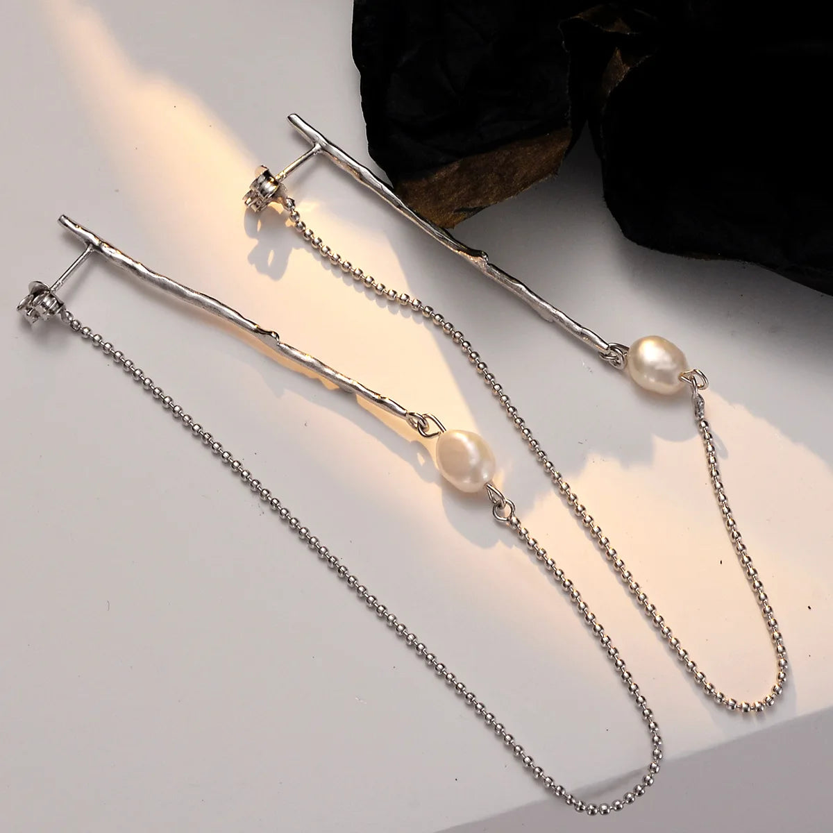 Boucle d'oreille longue chaîne en perles Borque E1179