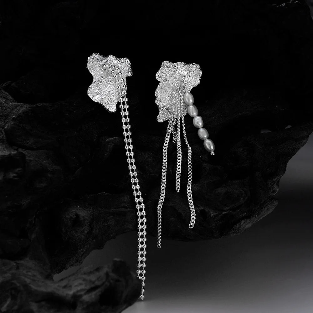 Boucle d'oreille longue chaîne en perles irrégulières E1227