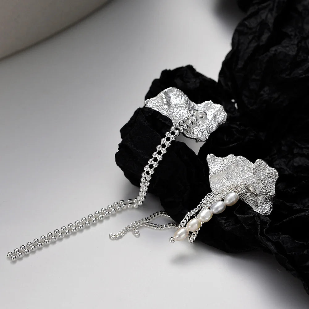 Boucle d'oreille longue chaîne en perles irrégulières E1227