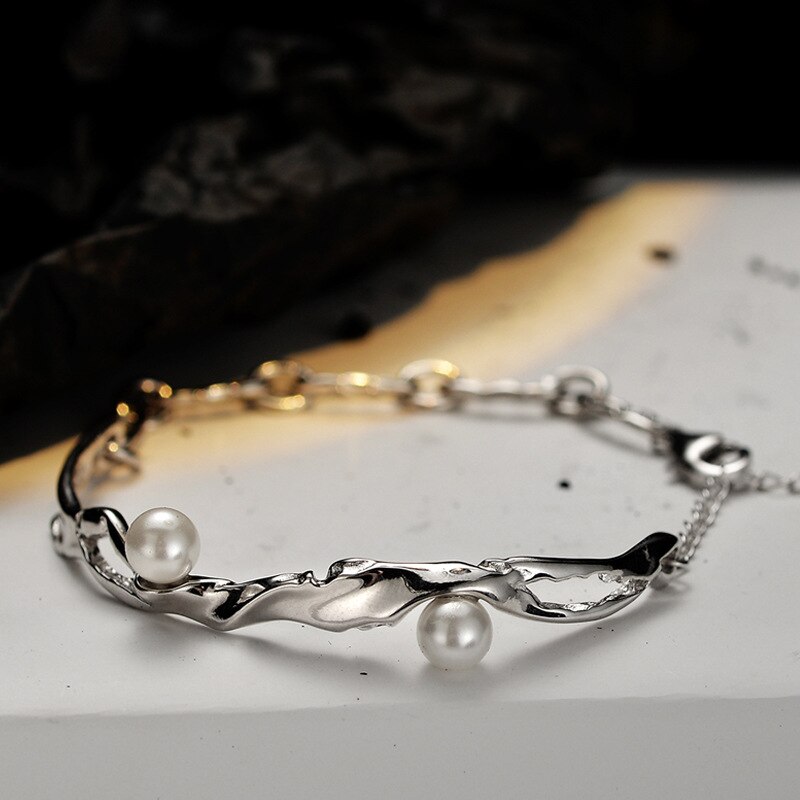 Bracelet à maillons irréguliers en perles de coquillage B1022