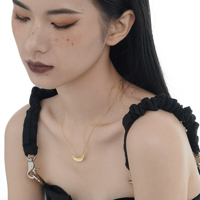Collier de plumes de feuilles ridées N1028