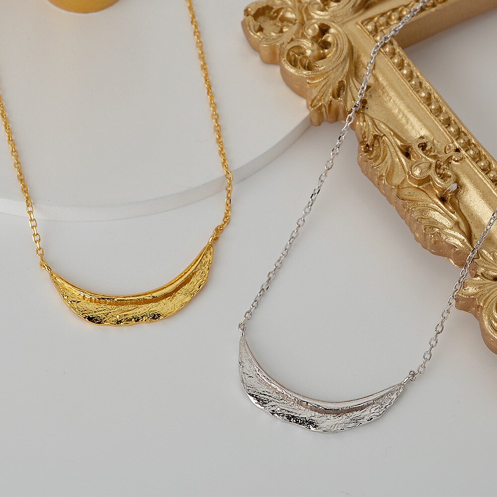 Collier de plumes de feuilles ridées N1028