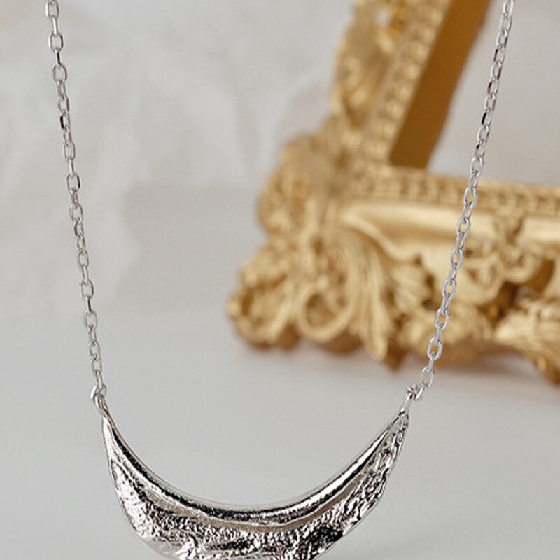 Collier de plumes de feuilles ridées N1028