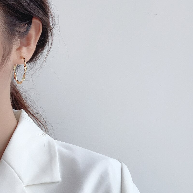 Boucles d'oreilles créoles en fil torsadé E1043