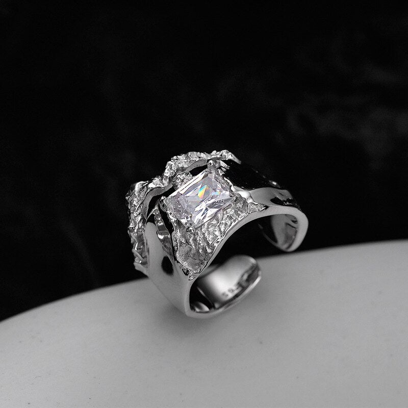 Bague à motif extraterrestre en pierre carrée R1198