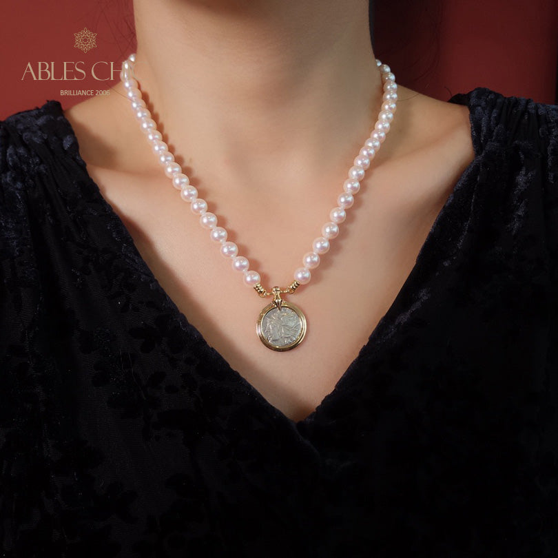 Collier de perles Akoya avec pièce de monnaie byzantine Athéna