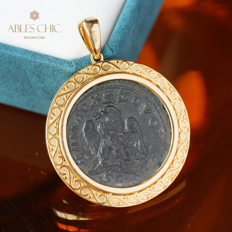 Pendentif médaillon d’artefact de l’empereur romain uniquement