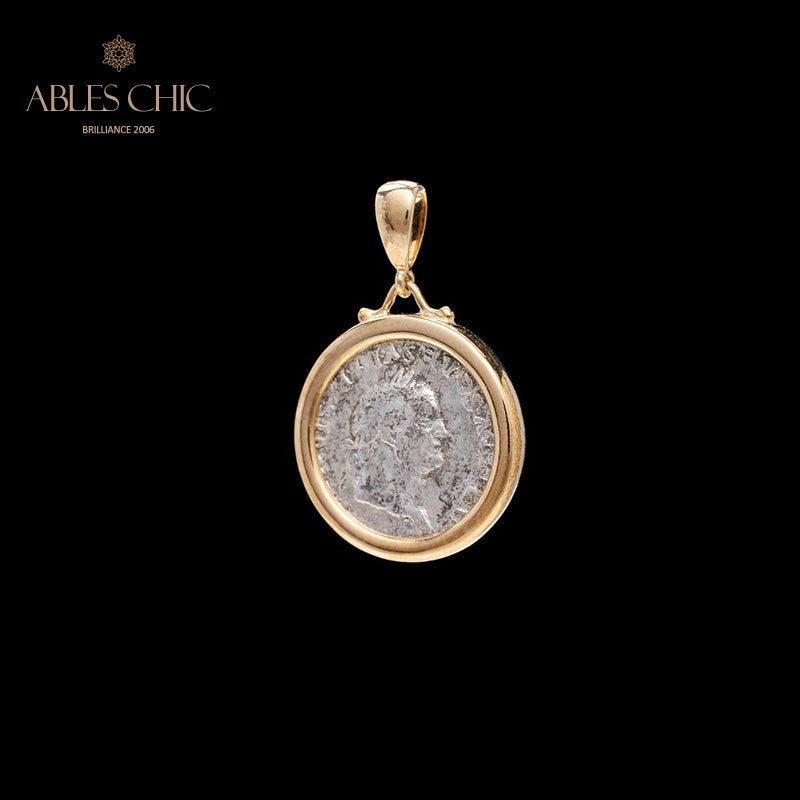 Pendentif à pièce de monnaie romaine uniquement