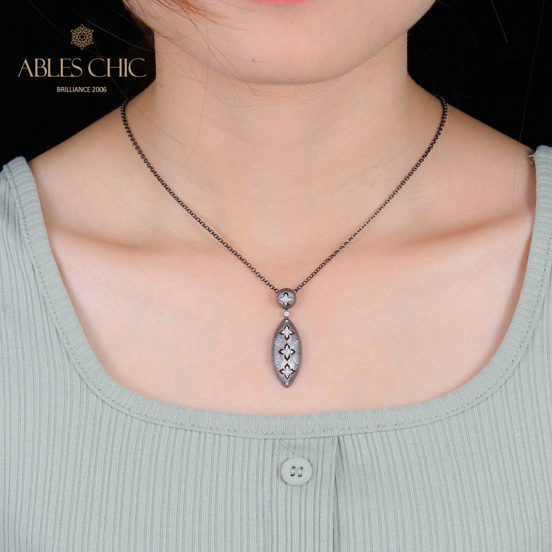 Collier ovale floral trèfle 5496