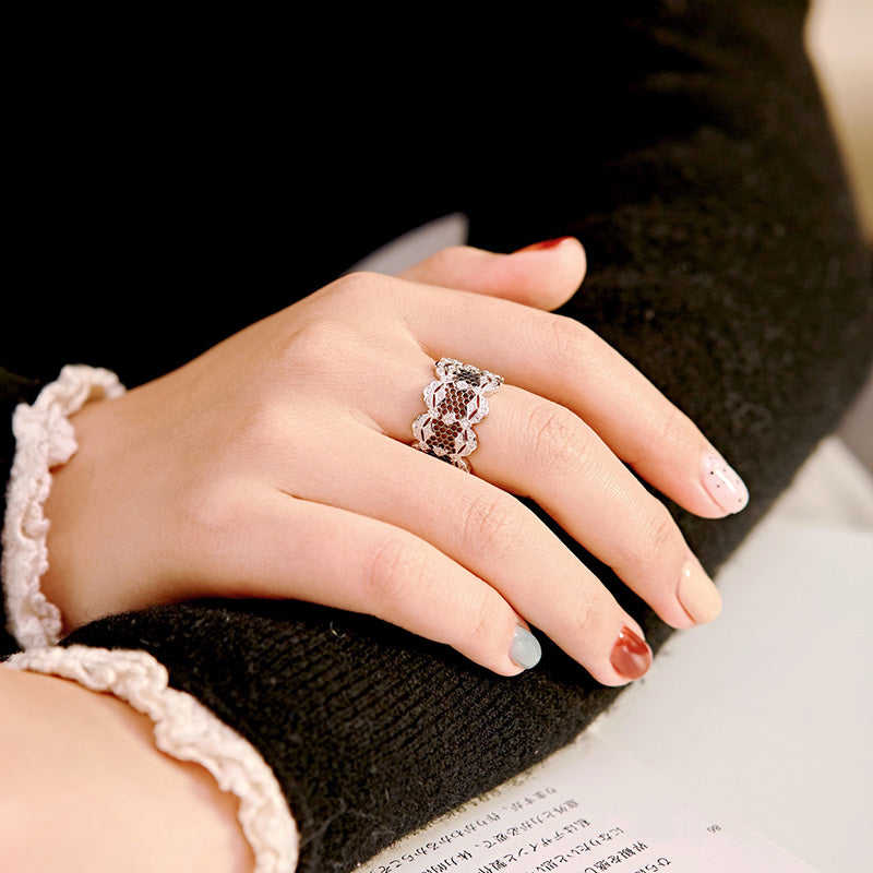 Bague ouverte en dentelle de pétales de rose aérées 5812