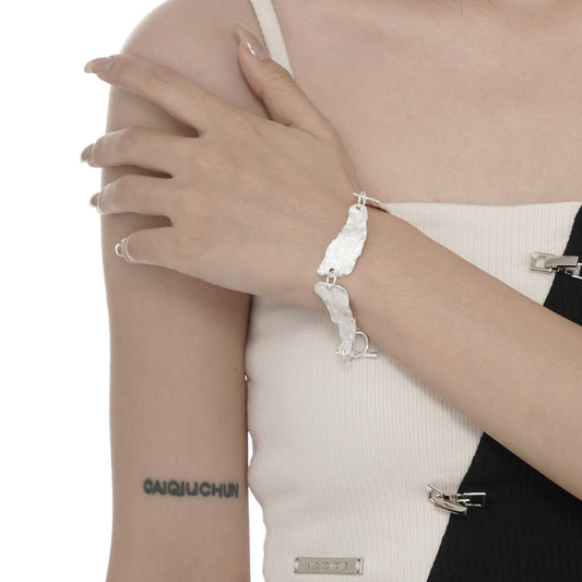 Bracelet à maillons motif feuilles froissées B1039