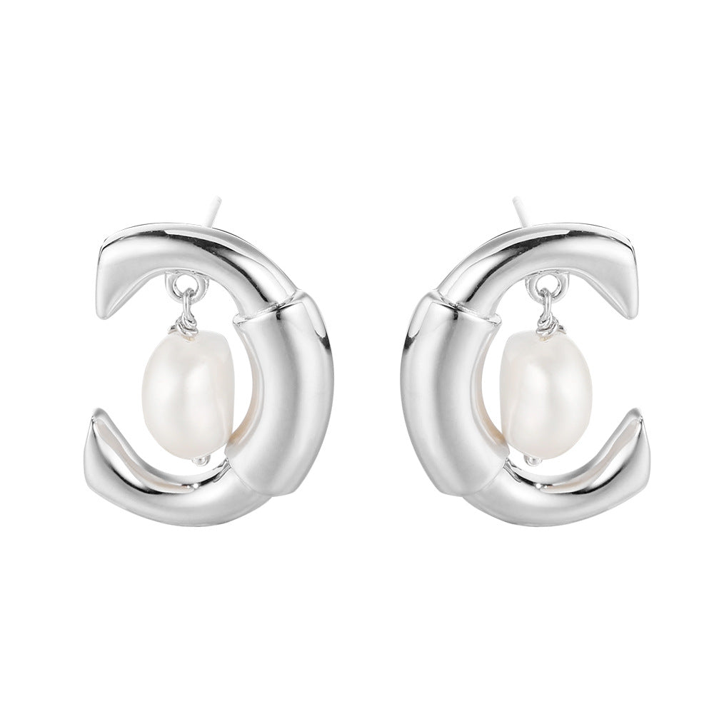 Clous d'oreilles irréguliers en perles C E1209