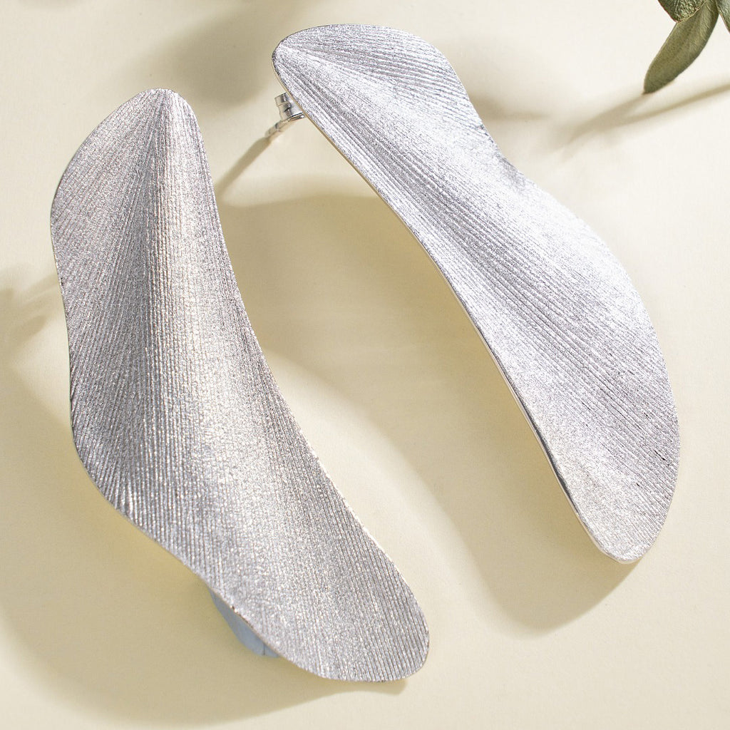 Boucles d'oreilles longues irrégulières mates 6184