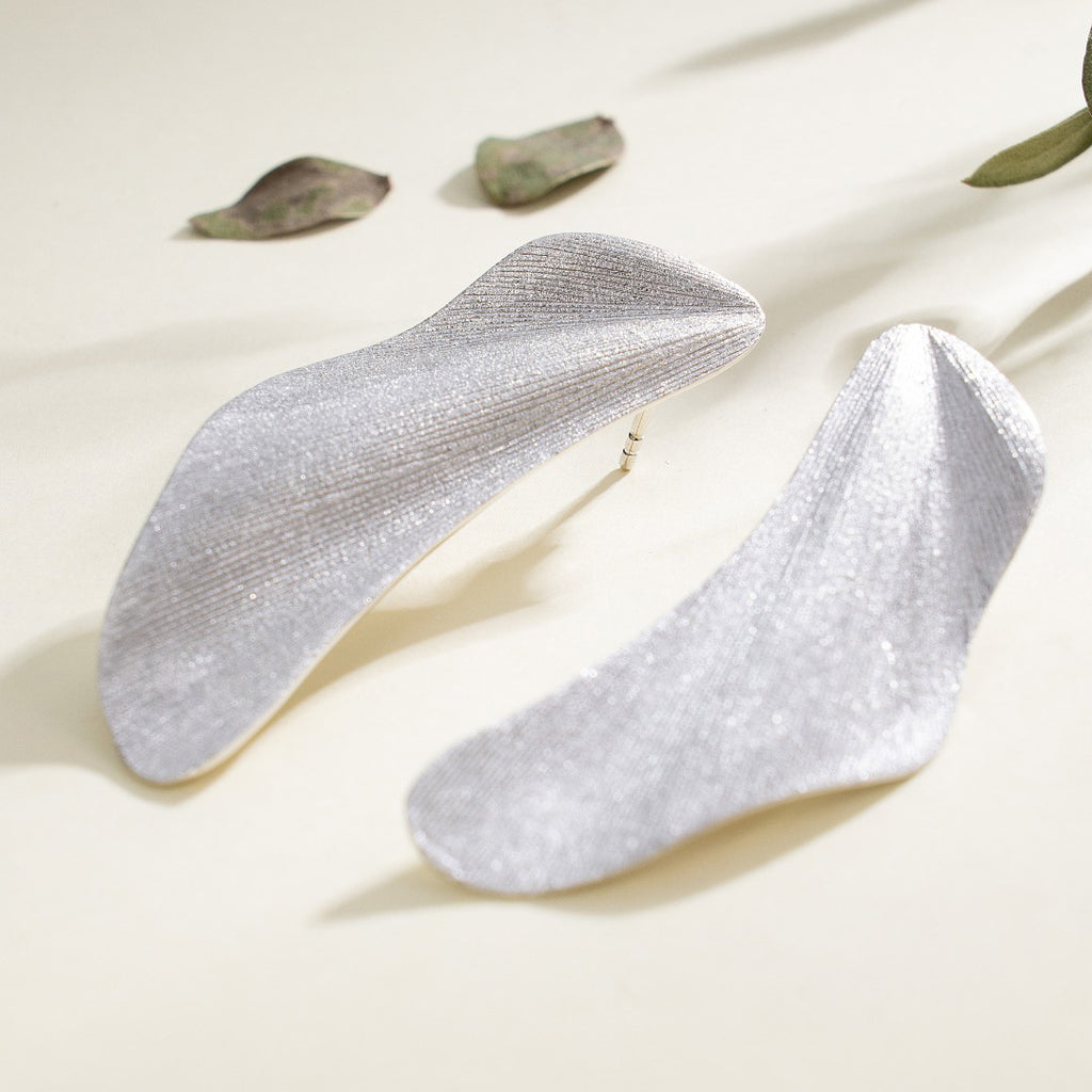 Boucles d'oreilles longues irrégulières mates 6184