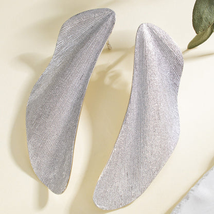 Boucles d'oreilles longues irrégulières mates 6184