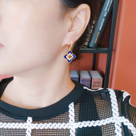 Boucles d'oreilles pendantes trèfle bleu 6202