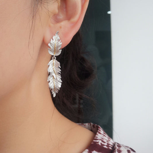 Boucles d'oreilles soyeuses à longues feuilles 6239