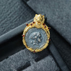 Pendentif pièce de monnaie romaine cadre lion 6339
