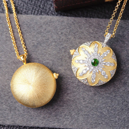 Pendentif médaillon fleur soyeuse 6401