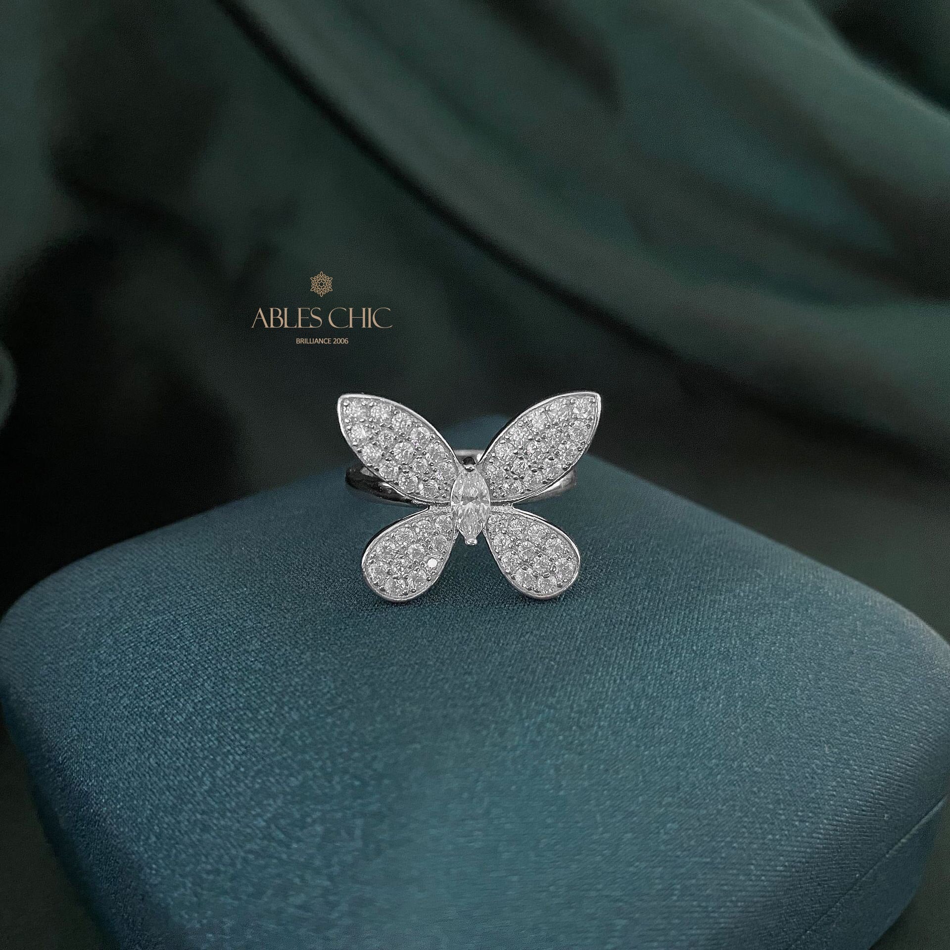 Bague cocktail papillon pavée R1238