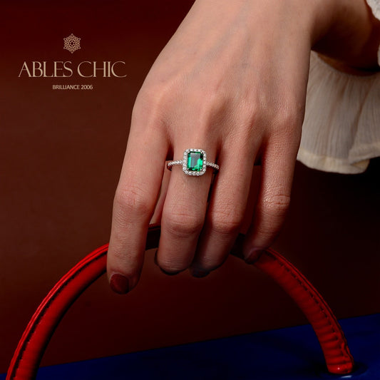 Bague de cocktail oblongue émeraude solitaire R1271