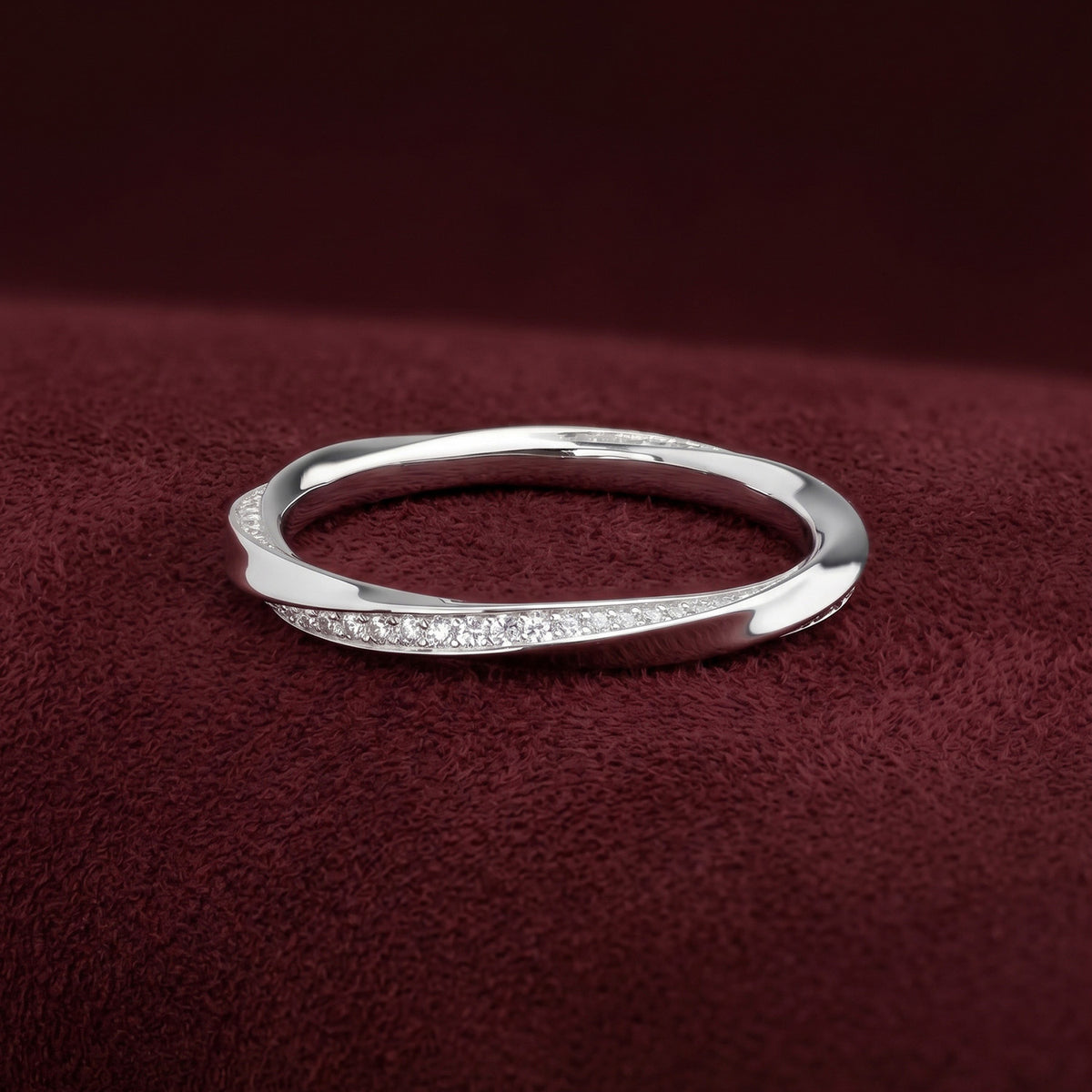 Infinite Flow Möbius Ring
