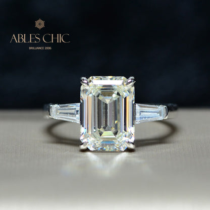 Bague de fiançailles carrée taille émeraude R0895