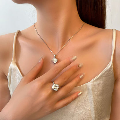 Bague de fiançailles solitaire carrée R1015