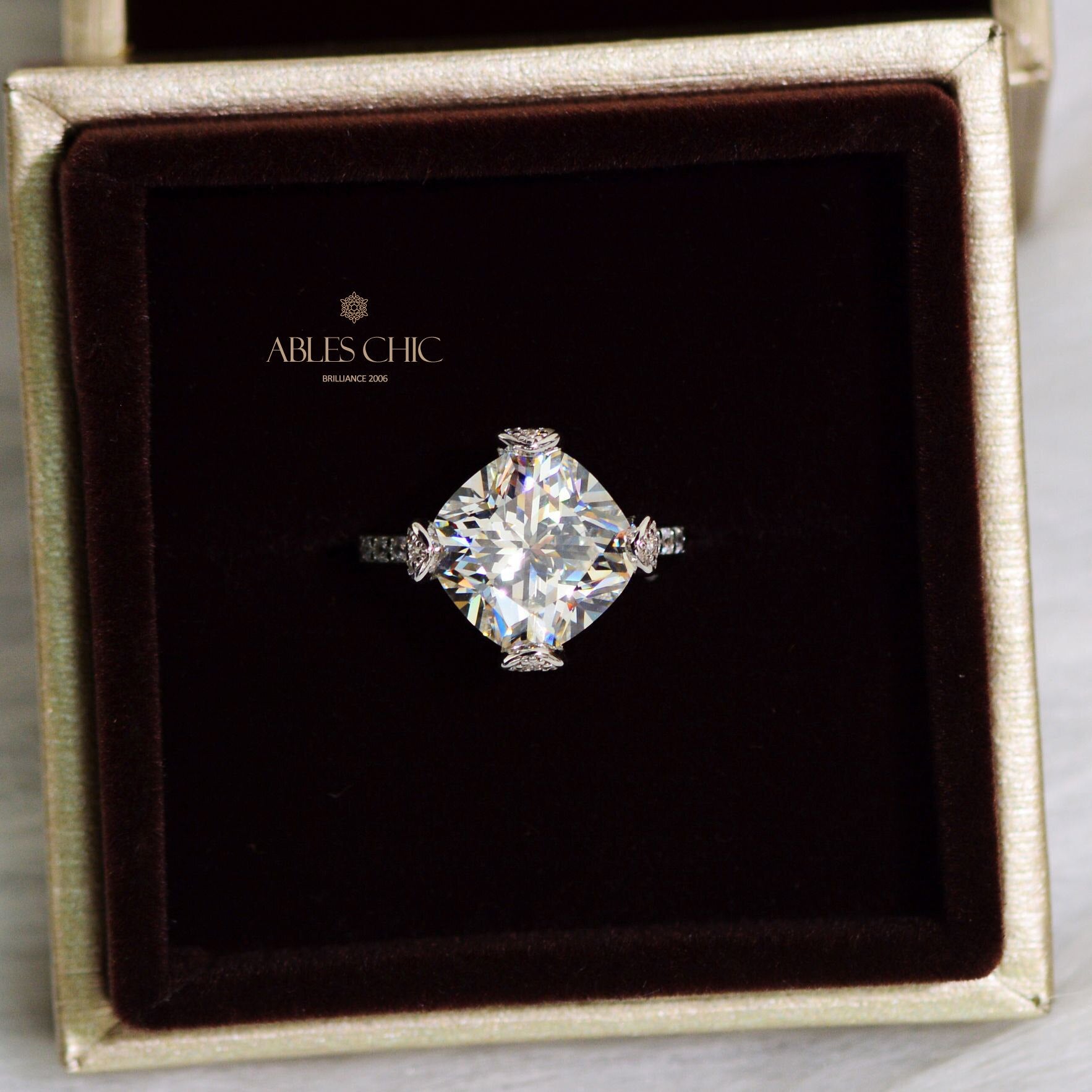 Bague de fiançailles solitaire carrée R1015