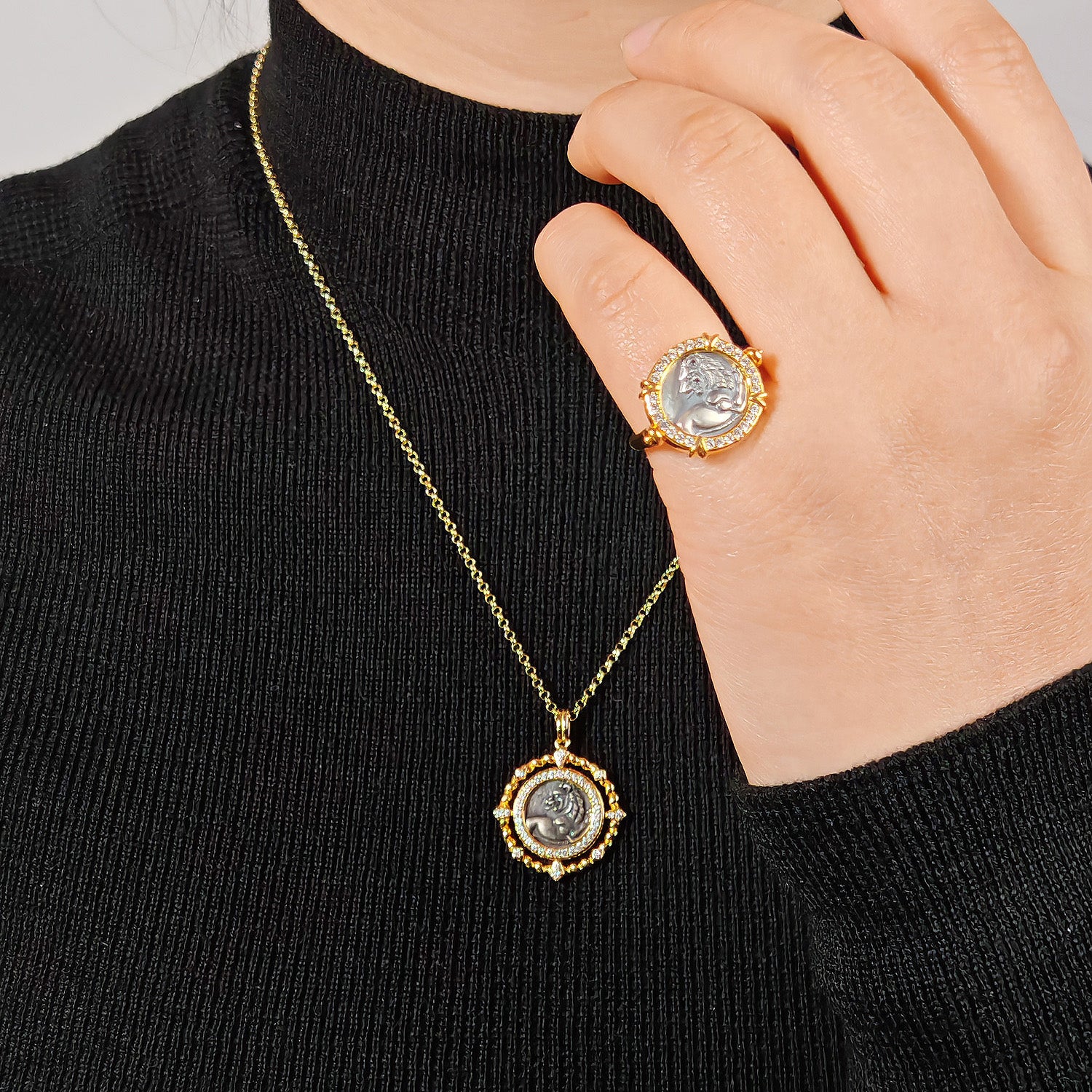 Collier de pièces de monnaie antiques retournées 5982