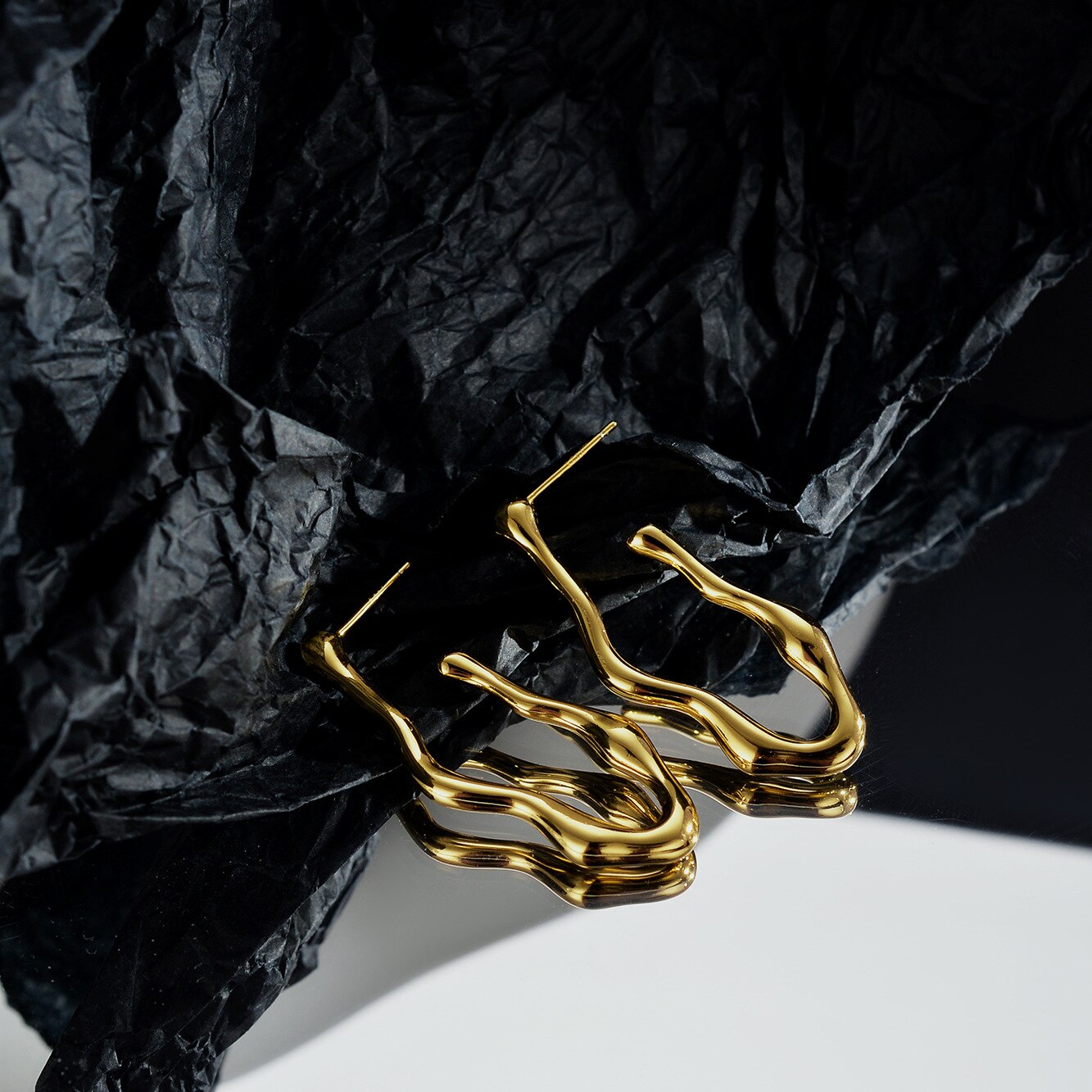 Clous d'oreilles en filigrane de forme libre E1233