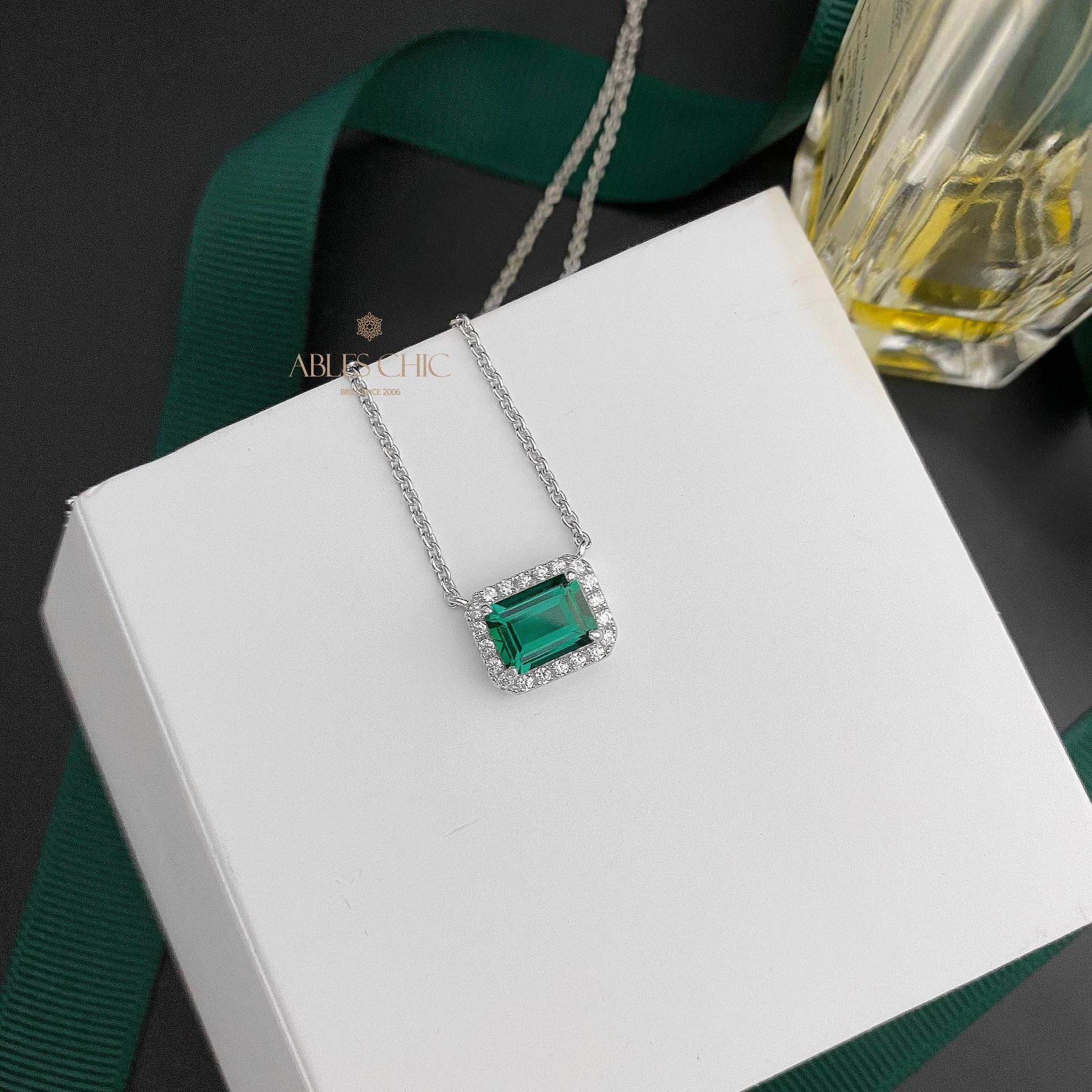 Pendentif Halo Émeraude P0640