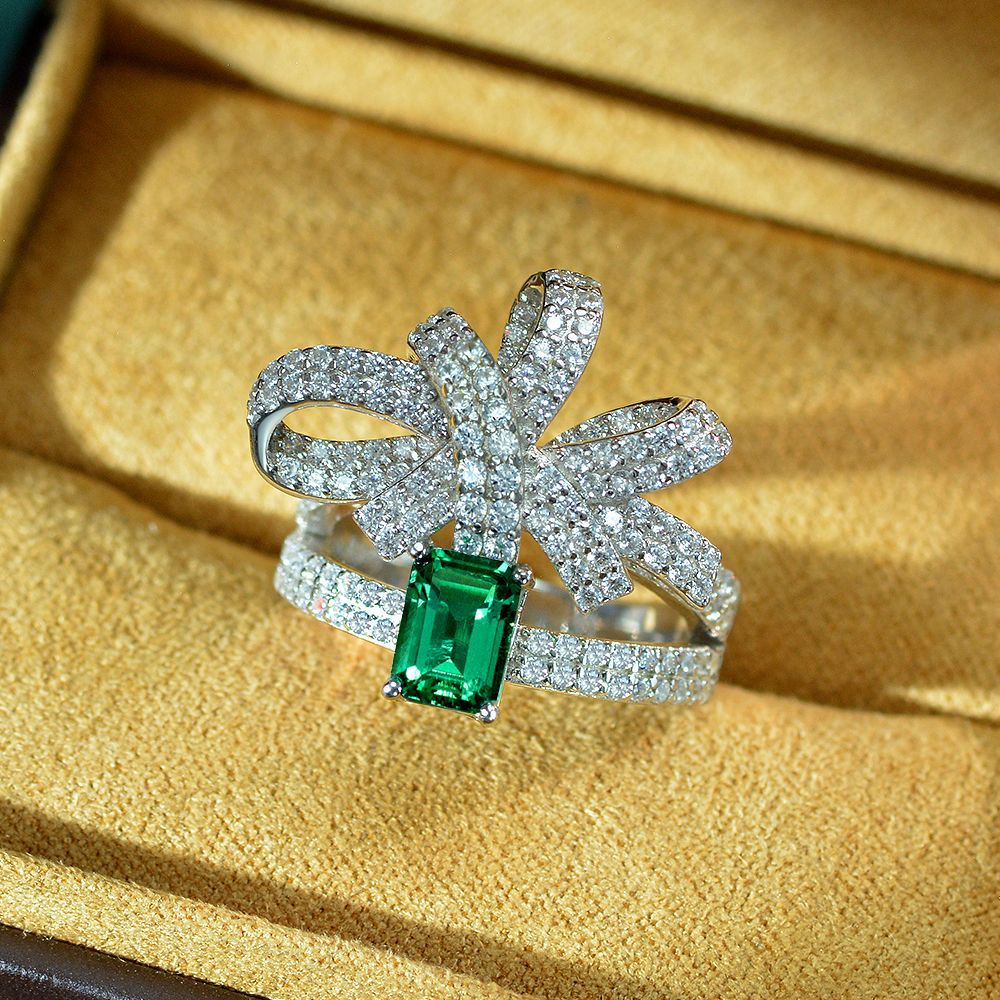 Bague papillon solitaire émeraude R1770
