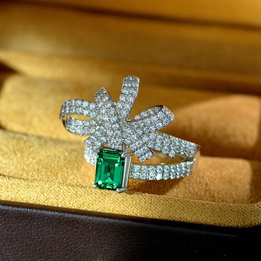 Bague papillon solitaire émeraude R1770