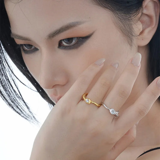 Bague CZ à texture extraterrestre R1258