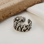 Bague large à texture antique R1228