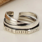Bague texturée à vis à l'échelle antique R141