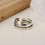 Bague texturée à vis à l'échelle antique R141
