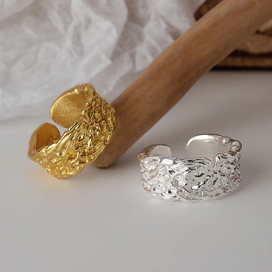 Bague battue irrégulière faite à la main R162