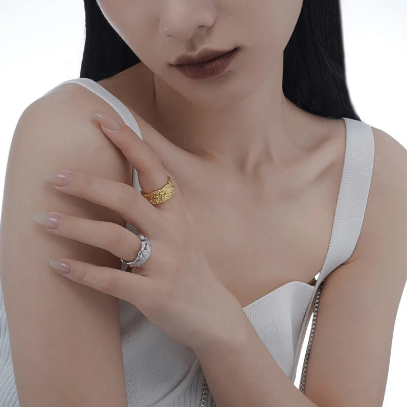Bague battue irrégulière faite à la main R162