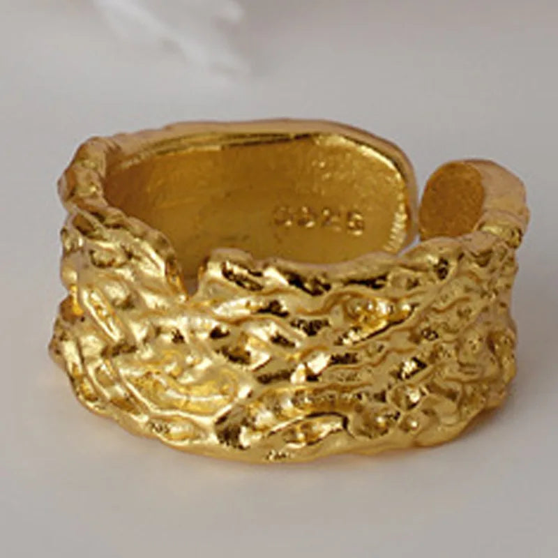 Bague battue irrégulière faite à la main R162