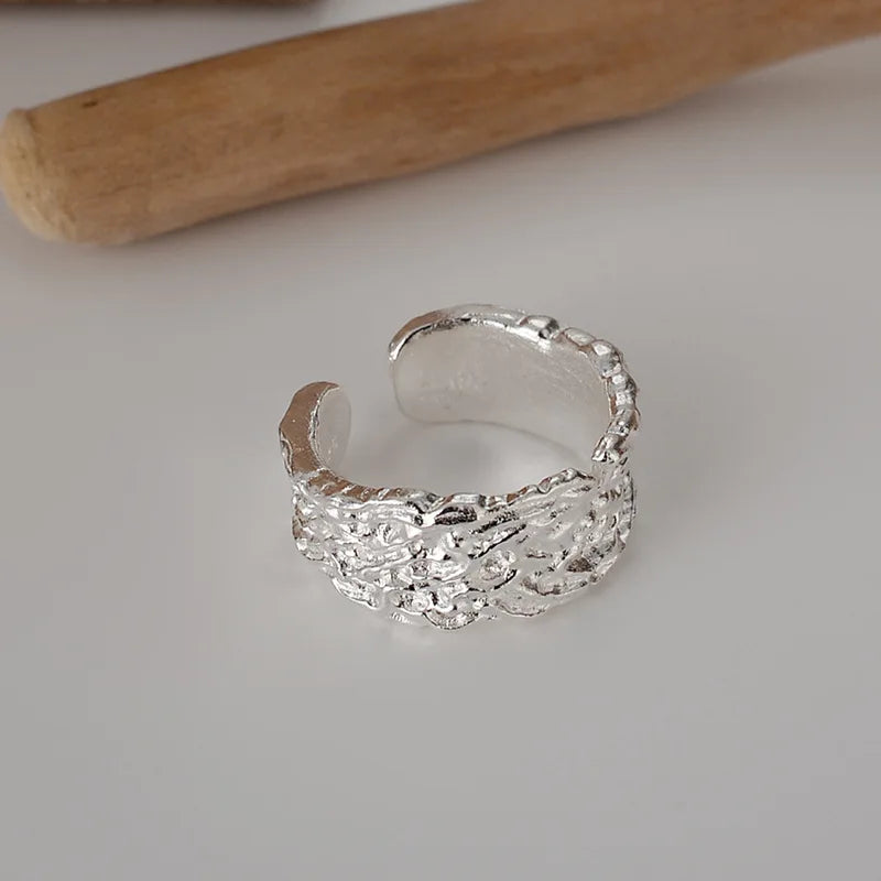 Bague battue irrégulière faite à la main R162