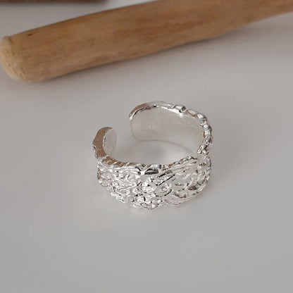 Bague battue irrégulière faite à la main R162