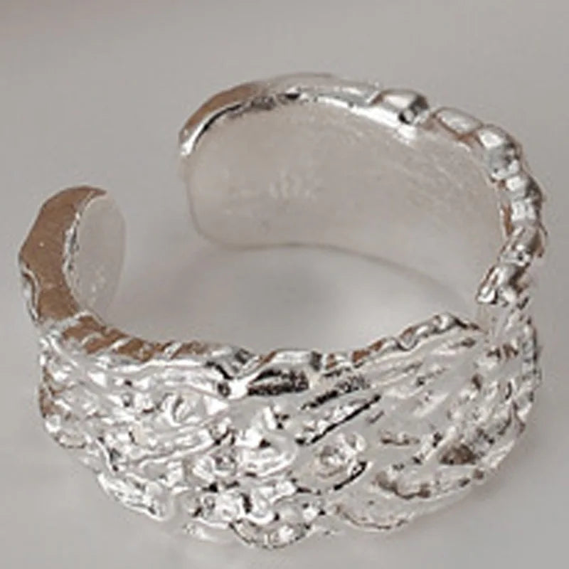 Bague battue irrégulière faite à la main R162