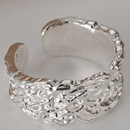 Bague battue irrégulière faite à la main R162