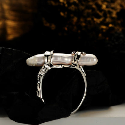 Bague longue perle baroque Alien R1224