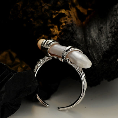Bague longue perle baroque Alien R1224